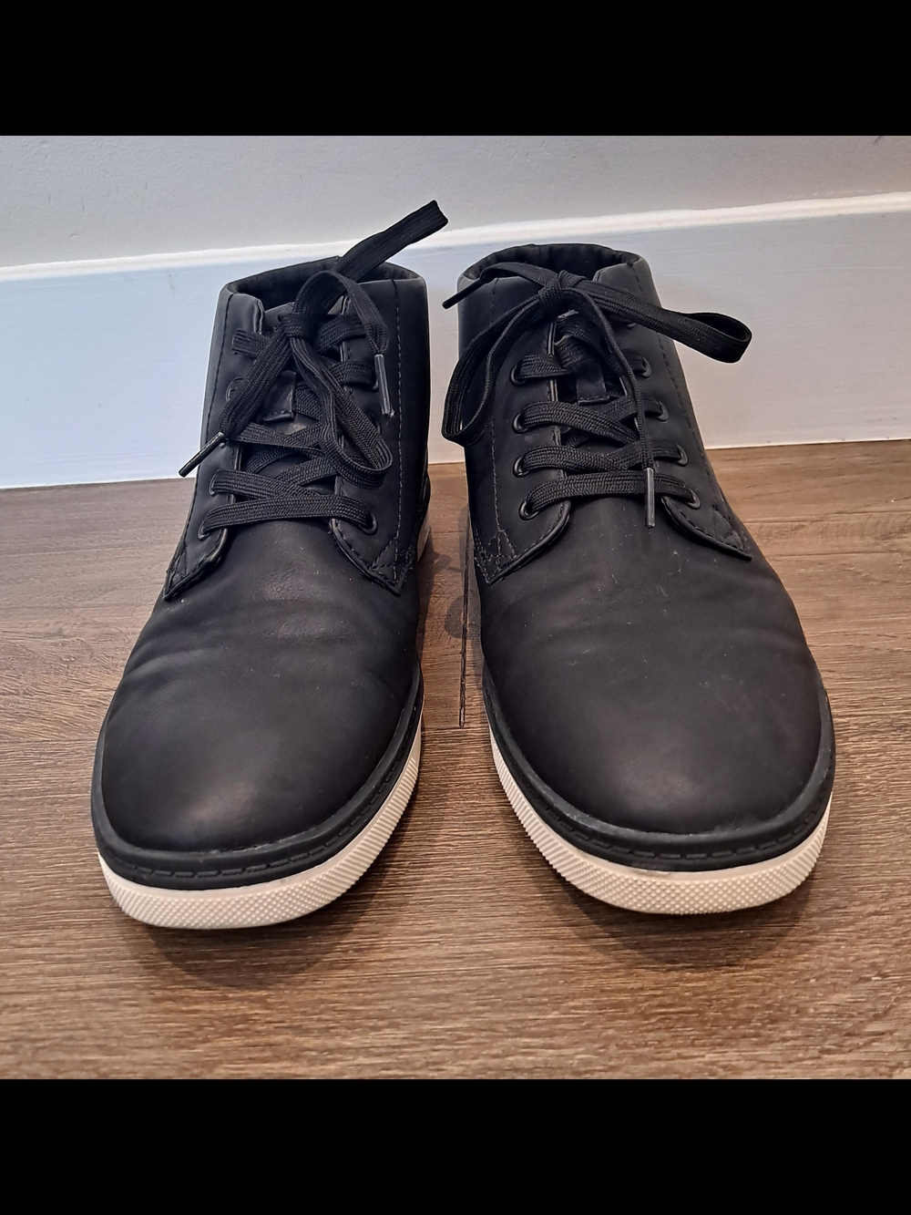 Perry Ellis Black Chukka Boots with White Sole 10